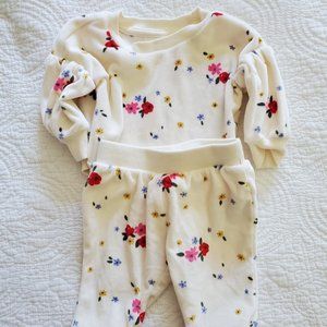 0-3M Girl Fuzzy Flower Outfit